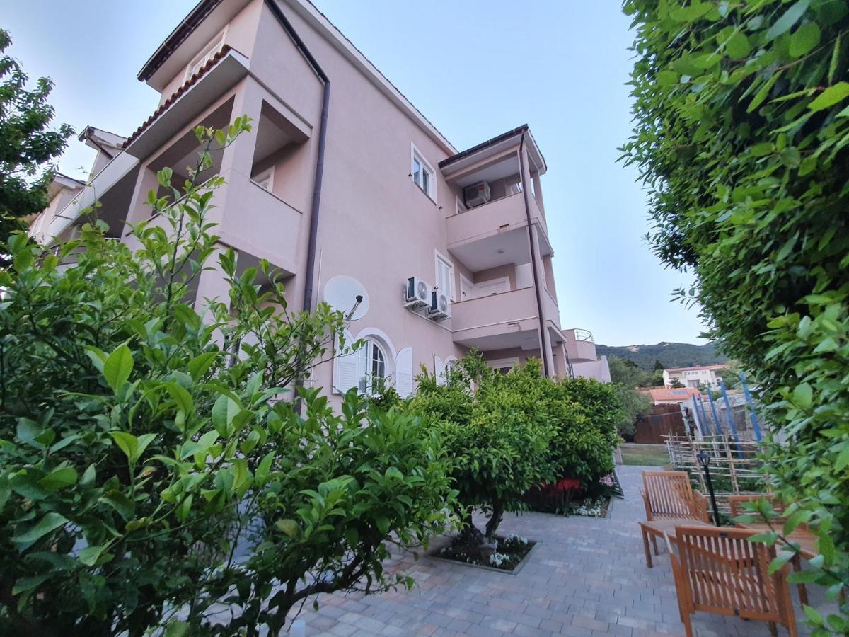 Apartments Leon 2 Banjol Exterior foto